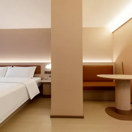 Home Inn (Jinzhou Jiefang Road Linghe Night Market Branch)