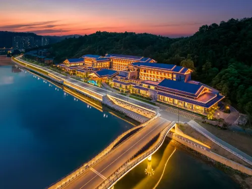 Yangxin Jinzhai Grand New Century Hotel - 주차장