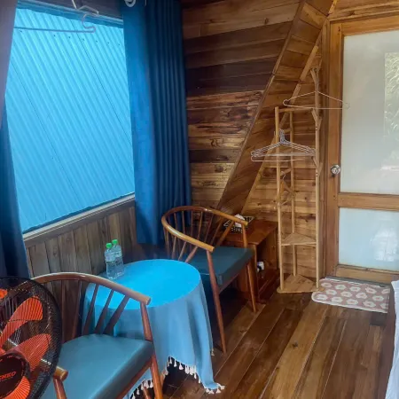 Cat Ba Love House