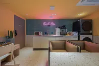 Sinchon APL Hotel - Motels