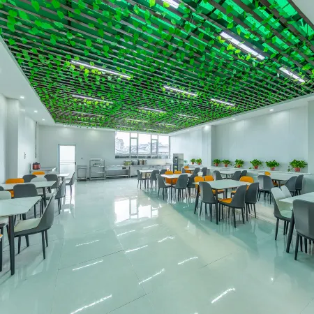Chenyue Business Grand Hotel (Linyi Yinan Zhisheng Hot Spring Tourist Resort)