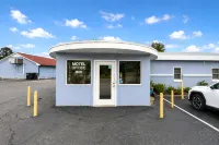Imperial Motel Near Marion HWY 76 - parking