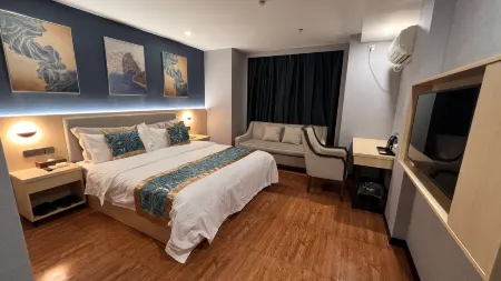 Jinfeng Light Hotel (Yangchun Municipal Government Bus Terminal) Отели рядом с достопримечательностью «DS Hot Springs»