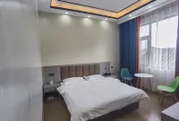 Heqing County Beiya Xingfu Hotel - pemandangan pegunungan
