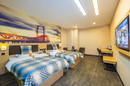 Kaida Light Hotel (Lanzhou West High-speed Railway Station Tumendun Subway Station)