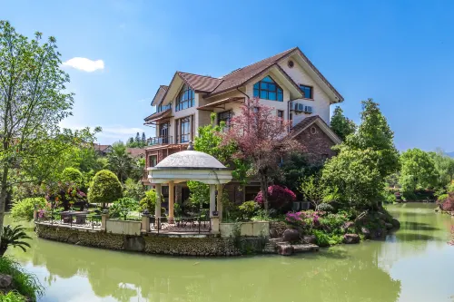 Floral Lux Hotel· Guiyuanxianju Hotel Hotels in Wuyishan