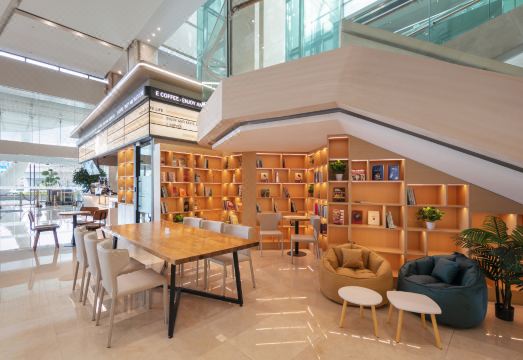 래디슨 이송 공항 호텔 로비