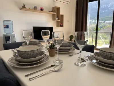 Pool, Terrace, Netflix incl.- Peaceful and Central 酒店