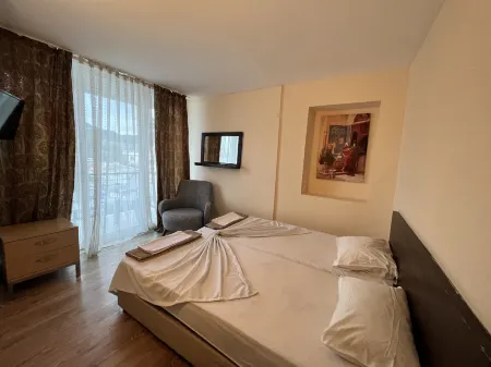 ROMEO BEACH OTEL Отели рядом с достопримечательностью «Çekirdeksiz Mandalin Camping Kemer Antalya Çadır Karavan Kamp Alanı»