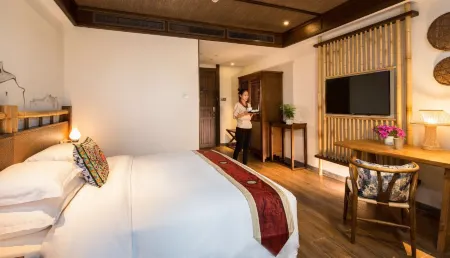 Qiyun Mountain Baiyue Resort Hotel Отели рядом с достопримечательностью «Huangshan Panda Ecological Paradise»