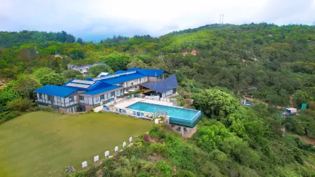 TURTLE BAY REZEN SEASONS HOTEL Отели рядом с достопримечательностью «Turtle National Reserve Areas»