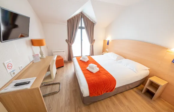 塞納河畔諾讓聖羅蘭酒店