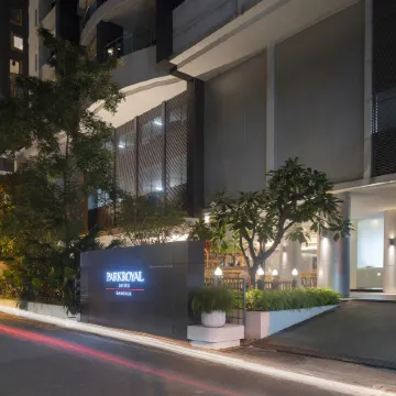 PARKROYAL Suites Bangkok Отели рядом с достопримечательностью «Торговый центр Central Embassy»