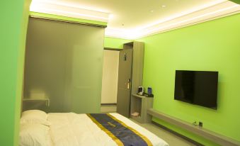 Meet the light luxury small stay (City Hospital Store)