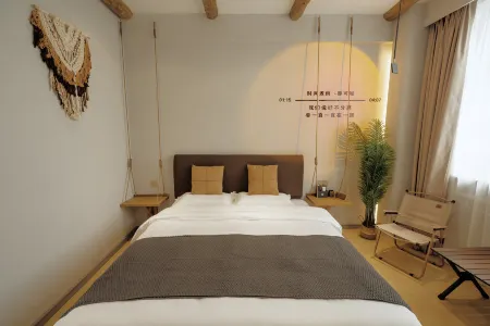 Manzhouli Eurasian Hotel Отели рядом с достопримечательностью «Manchuria Boundary Gate»