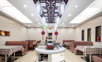 Yuebanwan Hotel (Fat Donglai at Xuchang Railway Station)