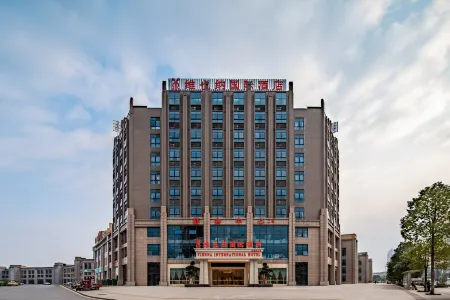 Vienna International Hotel (Chongqing Dazu Center) Отели рядом с достопримечательностью «Dazu Stone Carving Baoding Mountain Scenic Area - Guiding Service Hall»