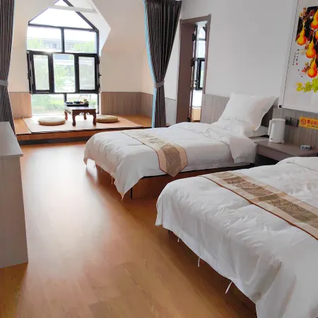 Tekes Luohuangge Homestay
