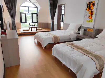 Tekes Luohuangge Homestay