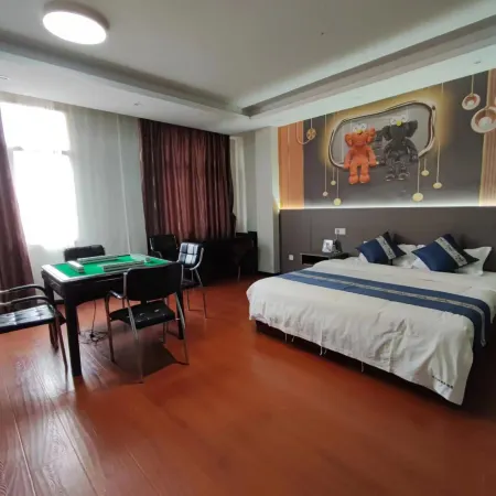 Mong Hotel Hotels in Honghu