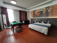 Mong Hotel Hotels in Honghu