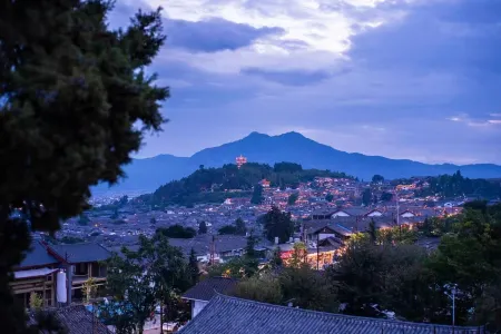 Moon · Yunxi Galaxy lives in the ancient city panoramic hotel (Lijiang Old Town North Store)