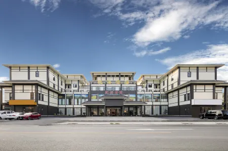 Qian Stream Grand Hotel Отели рядом с достопримечательностью «Yicheng General Zhang Zizhong Memorial Hall»