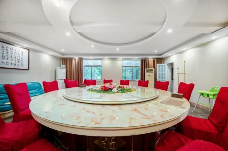 Feidong Genyuan Hotel (Feidong High-speed Railway Station) Отели рядом с достопримечательностью «Zhangji Passenger Transport Terminal»