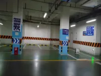 Lavande Hotel (Shehong Juxin Plaza) - parking