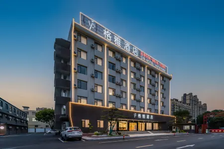 GYA Hotel (Yangzhou Jiangdu Golden Eagle Plaza) Отели рядом с достопримечательностью «Longchuan Square»