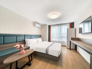 Four Seasons Apartment (Hangzhou Tonglu East Station Jiangnan Town Branch)