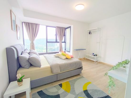 Empire City Signature Studio Suites
