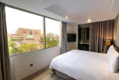 CHECK inn Taipei Main Station Branch Отели рядом с достопримечательностью «Президентский дворец»