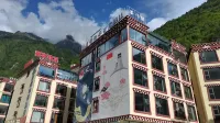 Kangding Tea Horse Qingqing Luxury Hotel (Caiyuanzi Branch)
