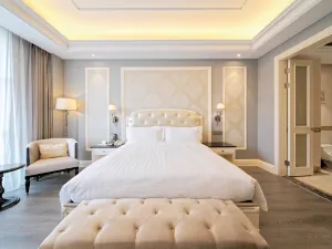 Yinrun Jinjiang Castle Hotel