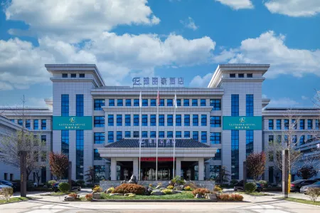 ELEGANCE Hotel Luochuan