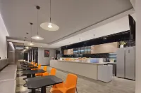 S · island High Altitude River View Hotel