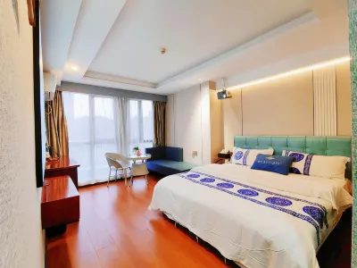 Huali Hotel Hotels near Guizhou Polytechnic College of Communications Mechanical and Electrical Engineering Department