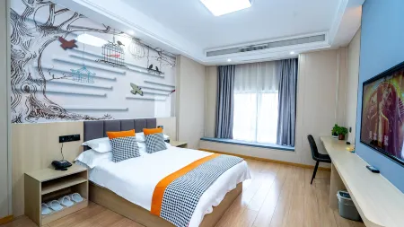 pinhu  Yijia Hotel Отели рядом с достопримечательностью «Pinghu Mo's Manor»