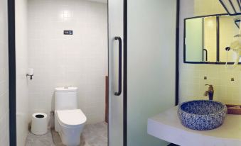 Angel International Youth Hostel