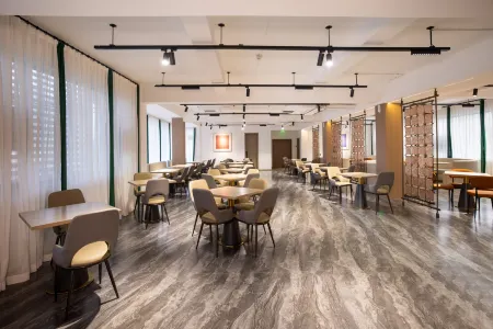 Songguo Hotel (Ikea Store, Zhengzhou Sports Center) Отели рядом с достопримечательностью «Henan College Computer Numerical Control， Kinmen and Matsu Branch»