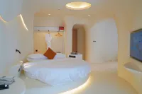Xin Four Seasons Business Hotel (Siji Guizhou) Hotels near Chenguang Stationery (Qingzhen No.2 Middle School Shop)