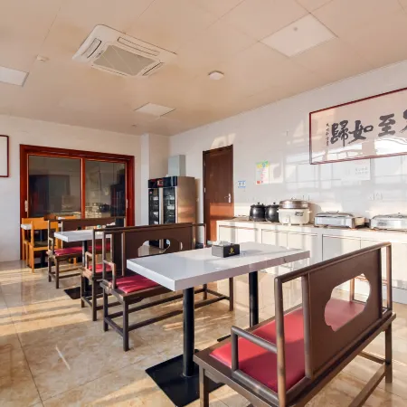 Lanjing Business Hotel (Liangting Subway Station Branch)