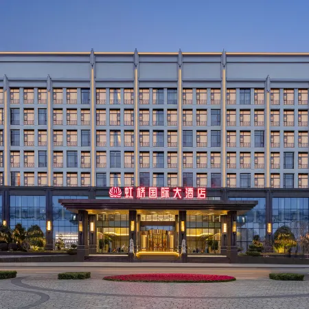 Hongqiao International Hotel (Yichang Yanjiang Avenue Natural Tower)