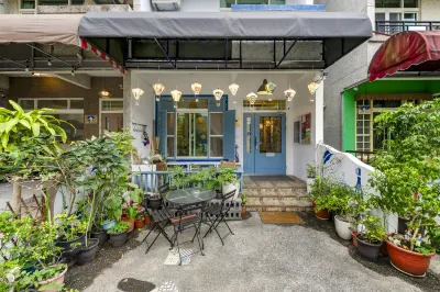 Cozy Blue Hostel Hotels near Orchid Island