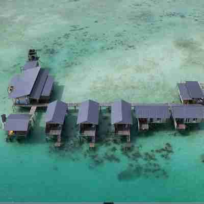 Sisipan Island Water Resort Hotel Exterior