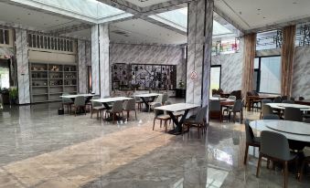 Cangyuan County Qingfeng B&B Hotel