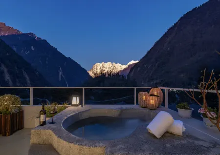 No. 20, Group 1, Baiyangping Village, Moxi Town, Luding County Отели рядом с достопримечательностью «Moxi Ancient Town»