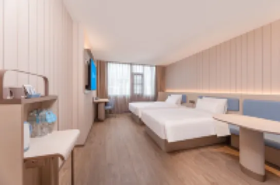 HanTing Hotel (Zhenjiang Dingmao Wuyue Plaza)