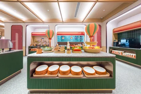 Orange Hotel (Linyi Hedong International Convention and Exhibition Center Hotel) Отели рядом с достопримечательностью «Xiaobudong Xiangjiao Sluice»